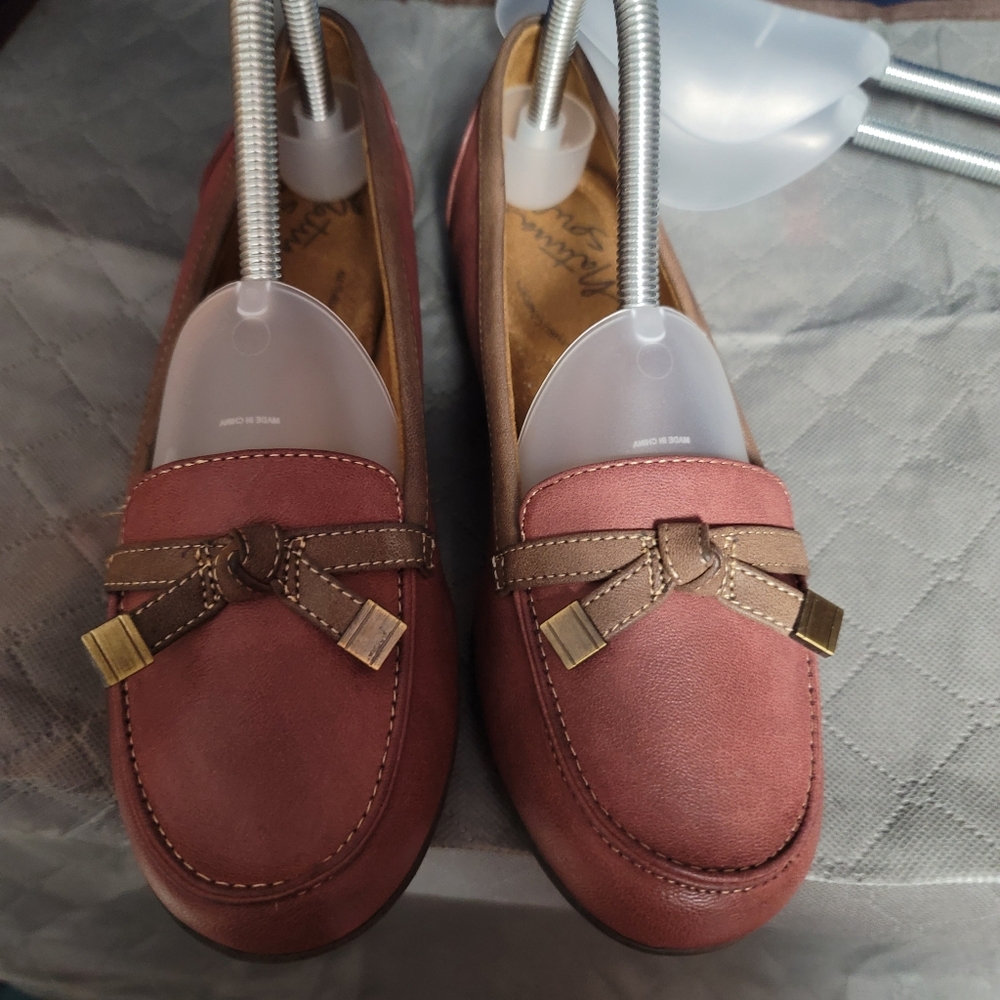 Natural Soul Streetwear Loafers. 7W. (569)